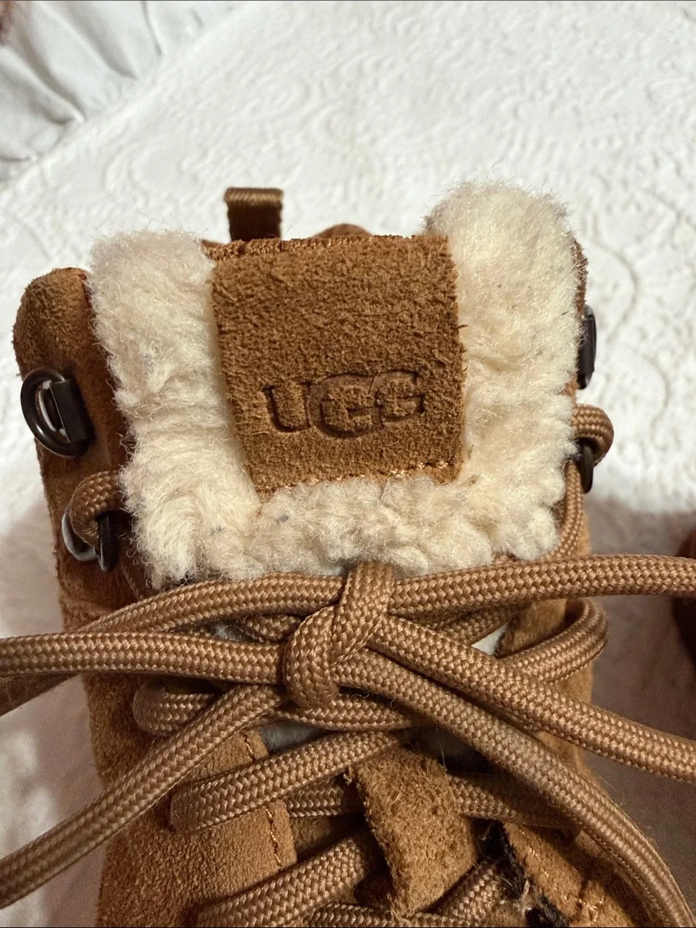 UGG Boots Kids Size 2 Boys/Girls Chestnut Suede Shearling-Lined Lace-Up